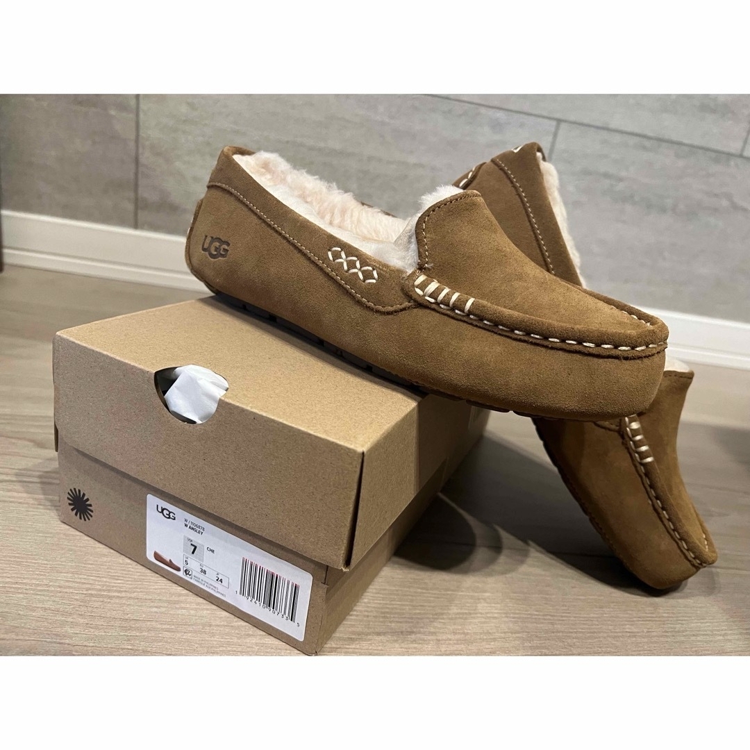 UGG(アグ)の【新品未使用】　値下げ‼️　UGG アンスレー　CHESTNUT24センチ レディースの靴/シューズ(スリッポン/モカシン)の商品写真