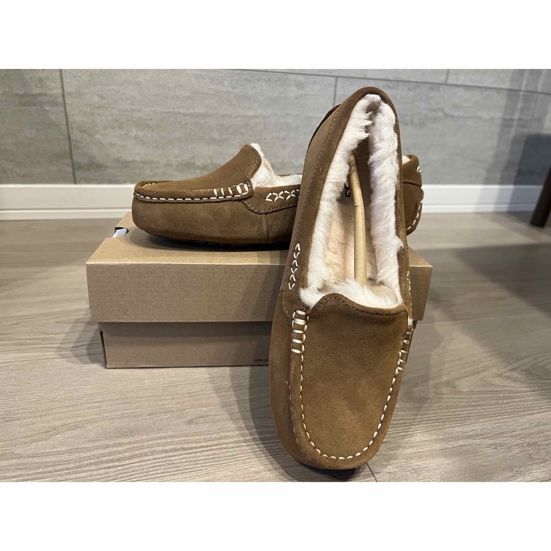 UGG(アグ)の【新品未使用】　値下げ‼️　UGG アンスレー　CHESTNUT24センチ レディースの靴/シューズ(スリッポン/モカシン)の商品写真