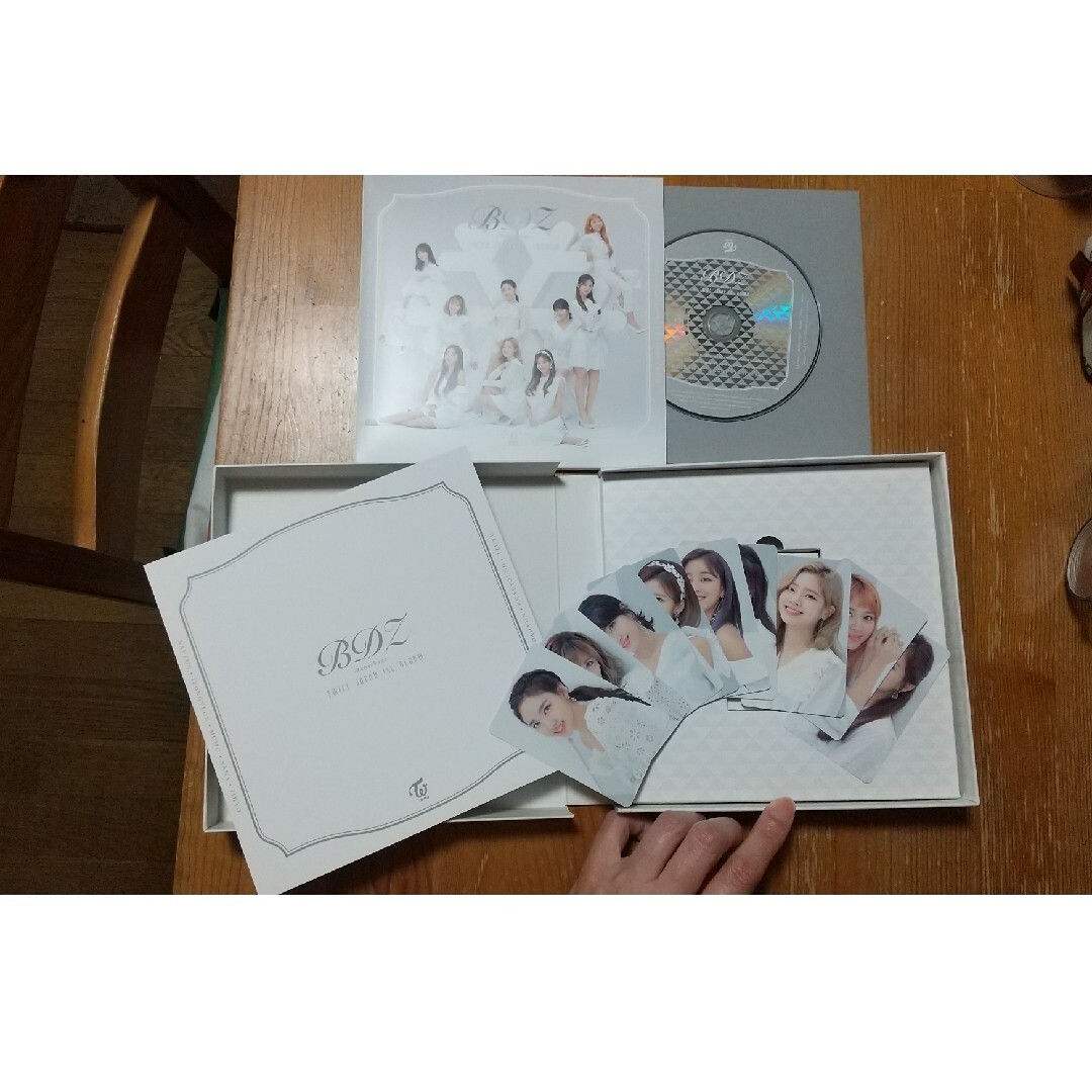 TWICE(トゥワイス)のTWICE BDZ JAPAN 1st ALBUM 初回限定盤CD/DVD エンタメ/ホビーのCD(K-POP/アジア)の商品写真