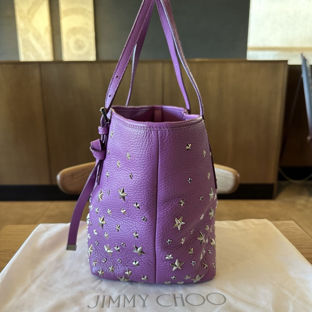 JIMMY CHOO(ジミーチュウ)のJIMMY CHOO サシャ　S　スタースタッズ　パープル　トート　ハンドバッグ レディースのバッグ(ハンドバッグ)の商品写真