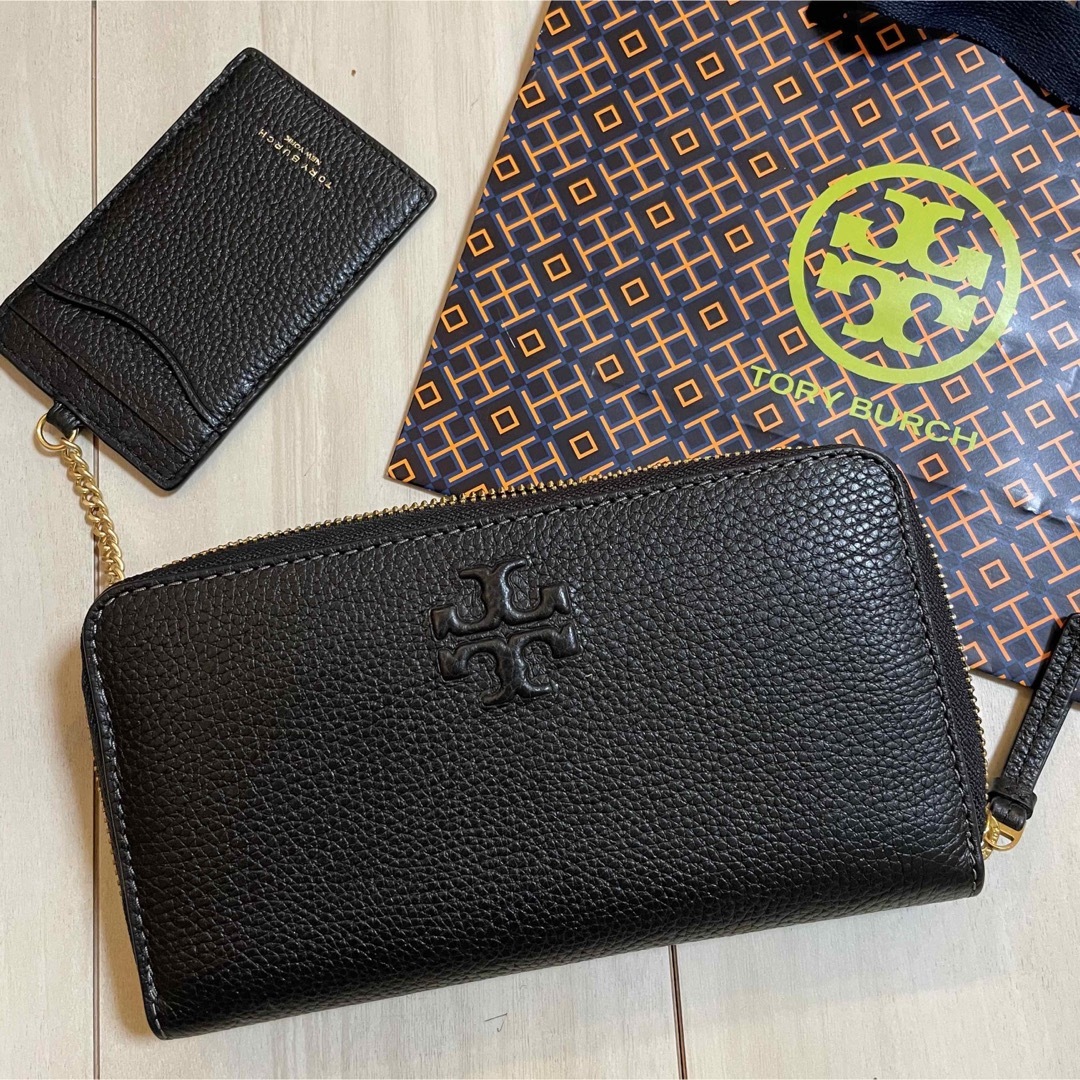 Tory Burch(トリーバーチ)のぴ様専用★トリーバーチ　カードケース付き ラウンドジップ　長財布　黒　エンボス レディースのファッション小物(財布)の商品写真