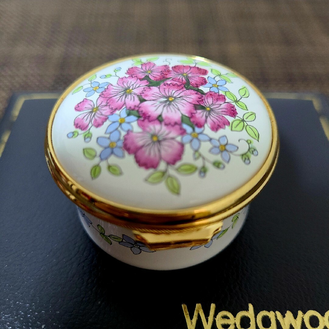 WEDGWOOD(ウェッジウッド)の【超希少❗】Wedgwood ピルケース 小物入れ 花柄 オシャレ インテリア/住まい/日用品のインテリア小物(小物入れ)の商品写真