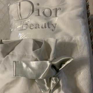 クリスチャンディオール(Christian Dior)のDiorバスタオルとタオルが入るポーチ付きです！(タオル/バス用品)