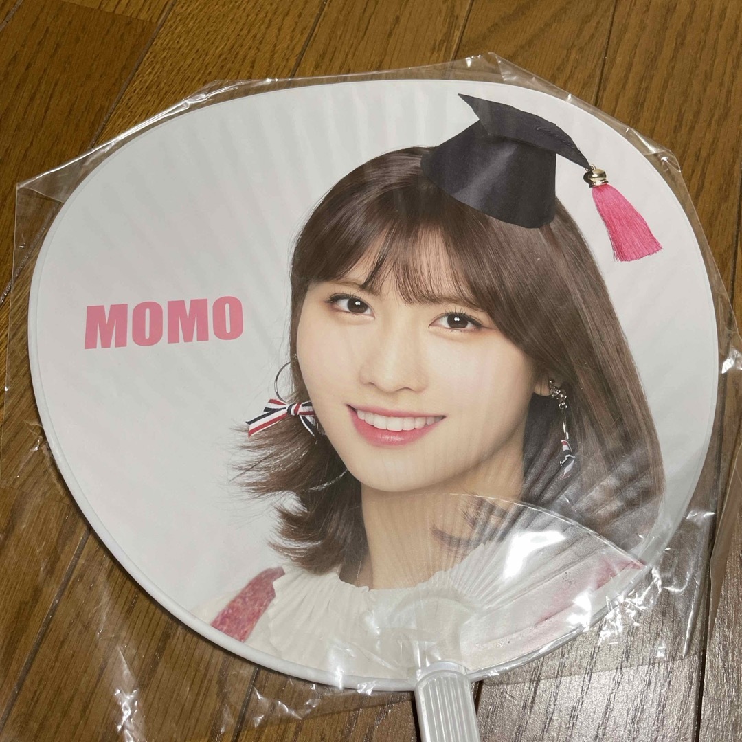 TWICE(トゥワイス)のCandyPop MOMO うちわ エンタメ/ホビーのタレントグッズ(アイドルグッズ)の商品写真