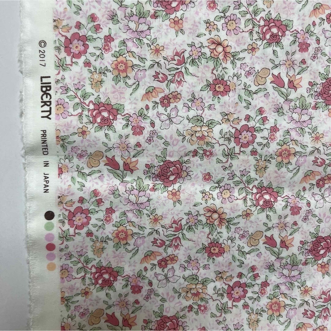 LIBERTY.(リバティ)の専用 リバティ バタフライガーデン ハンドメイドの素材/材料(生地/糸)の商品写真