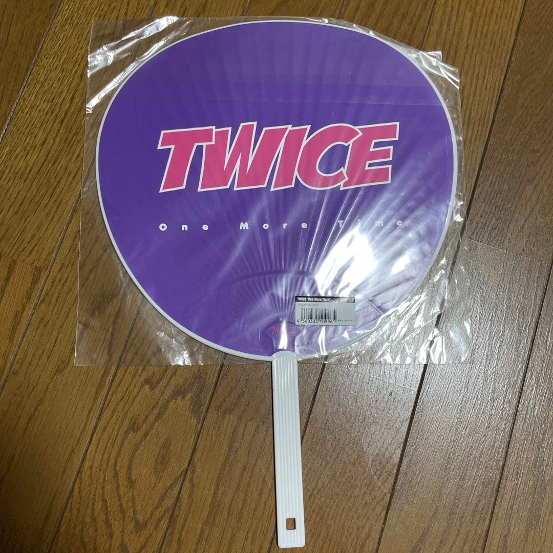 TWICE(トゥワイス)のOne More Time MOMO うちわ エンタメ/ホビーのタレントグッズ(アイドルグッズ)の商品写真