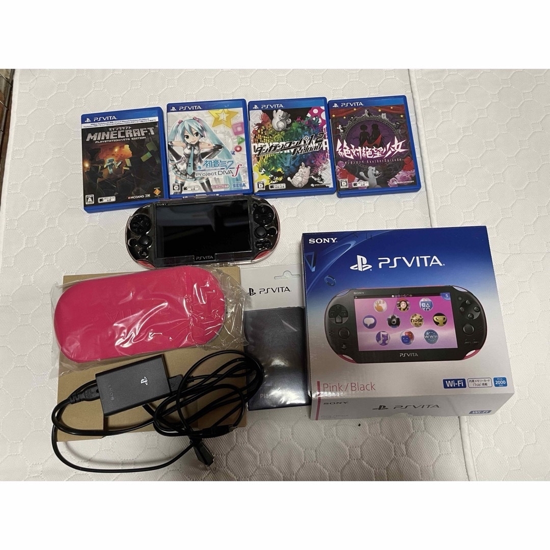 PlayStation Vita(プレイステーションヴィータ)のPlayStationVITA 本体＋ソフト6本セット エンタメ/ホビーのゲームソフト/ゲーム機本体(携帯用ゲーム機本体)の商品写真