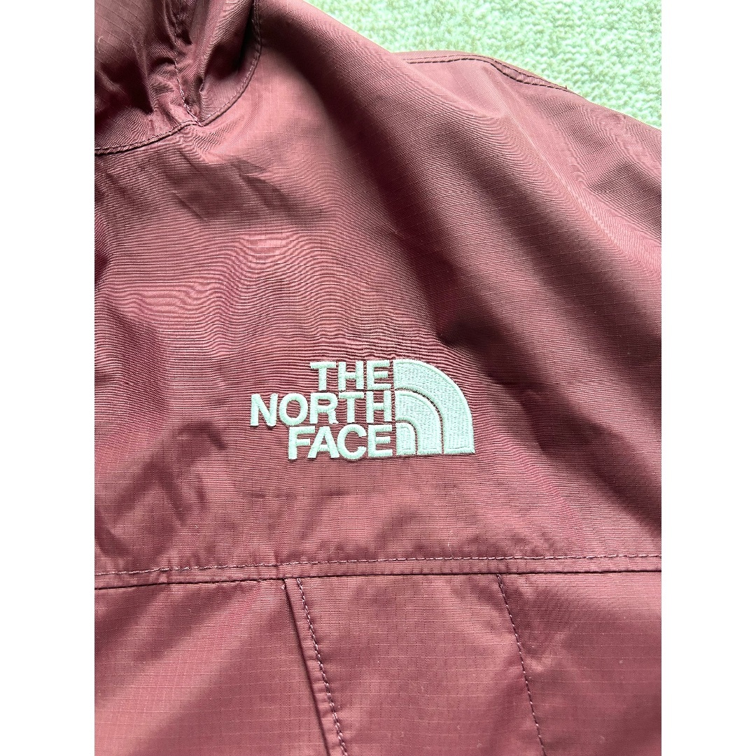 THE NORTH FACE(ザノースフェイス)の新品　Lサイズ　ノースフェイス マウンテンパーカー  ナイロンジャケット レディースのジャケット/アウター(ナイロンジャケット)の商品写真