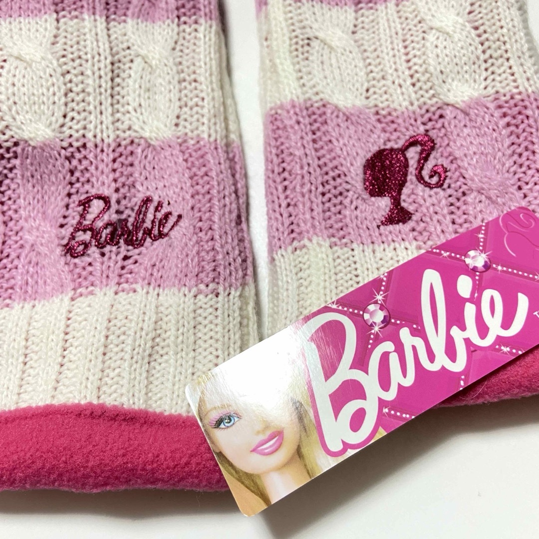 Barbie(バービー)のバービー　手袋　ニット　ミトン　女子　新品タグ付き　送料込み エンタメ/ホビーのおもちゃ/ぬいぐるみ(キャラクターグッズ)の商品写真