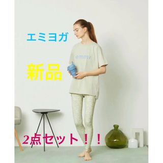 エミ(emmi)の【エミヨガ新品2点セット！】ミニフラワーレギンス&ロゴアシンメトリーTシャツ(ヨガ)