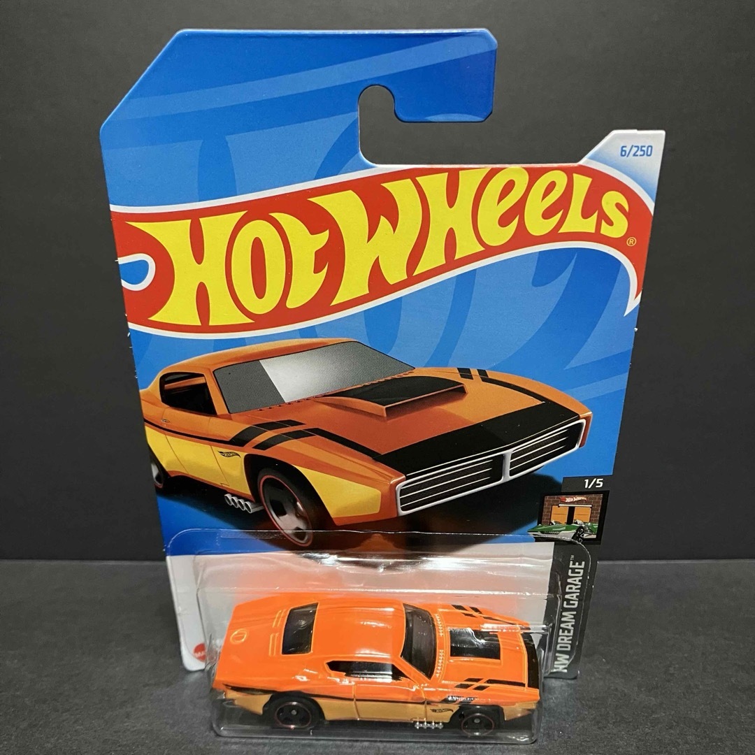  DieCast Hotwheels Custom Otto [Red Edition] 8/12 : Toys & Games