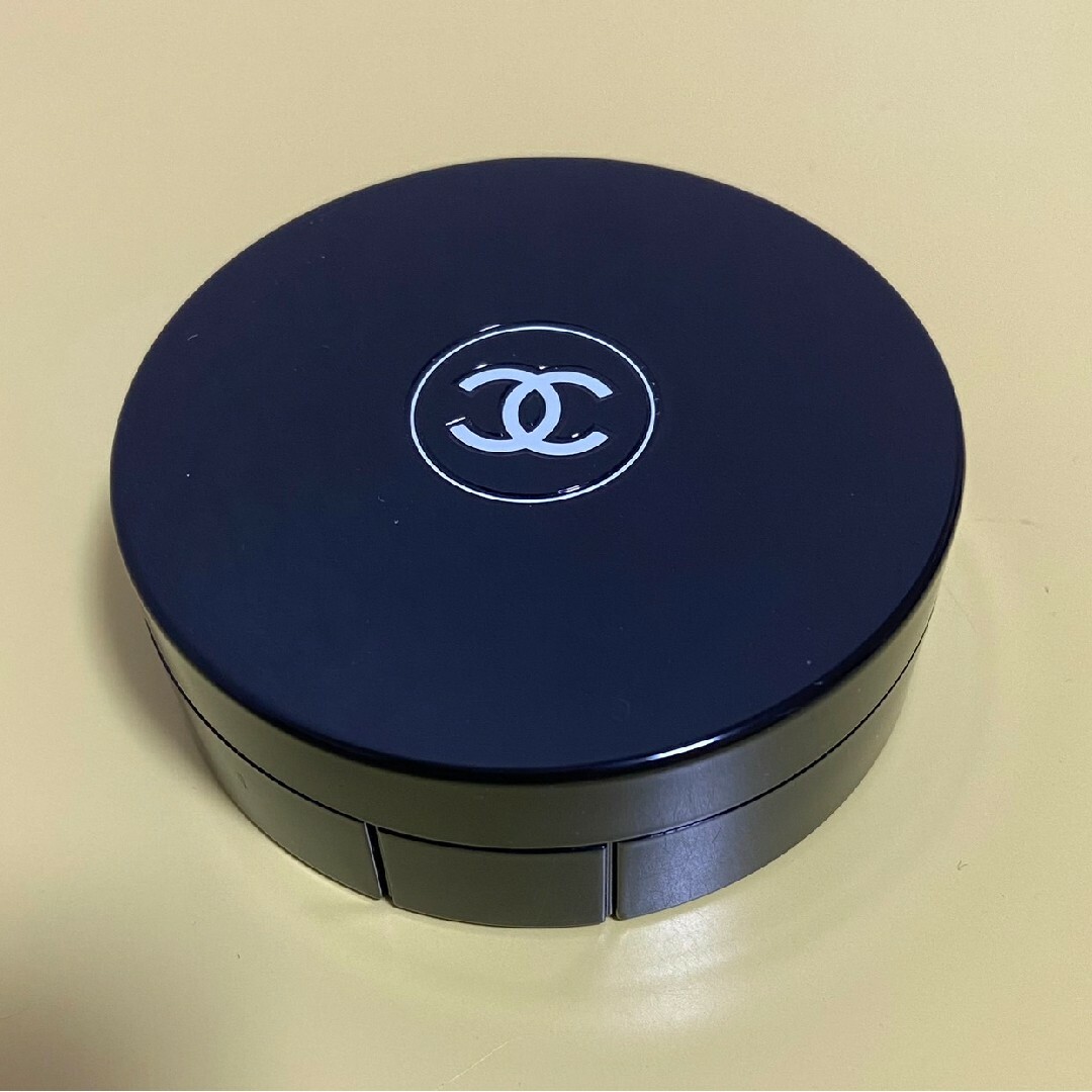 CHANEL(シャネル)のシャネル タンイノセンスコンパクトクリーム　ケース コスメ/美容のメイク道具/ケアグッズ(ボトル・ケース・携帯小物)の商品写真