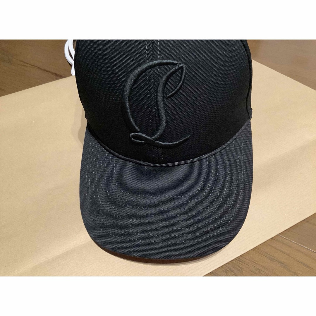 Christian Louboutin(クリスチャンルブタン)のクリスチャンルブタン　キャップ　ブラック　Sサイズ　新品　送料込み！ レディースの帽子(キャップ)の商品写真