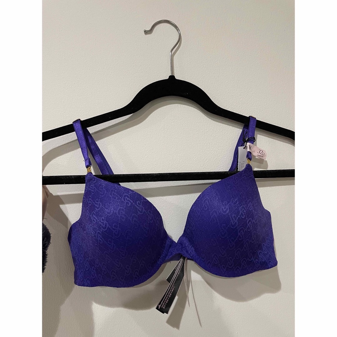 Victoria's Secret(ヴィクトリアズシークレット)のVictoria's Secret プッシュアップブラ32D(D70) レディースの下着/アンダーウェア(ブラ)の商品写真