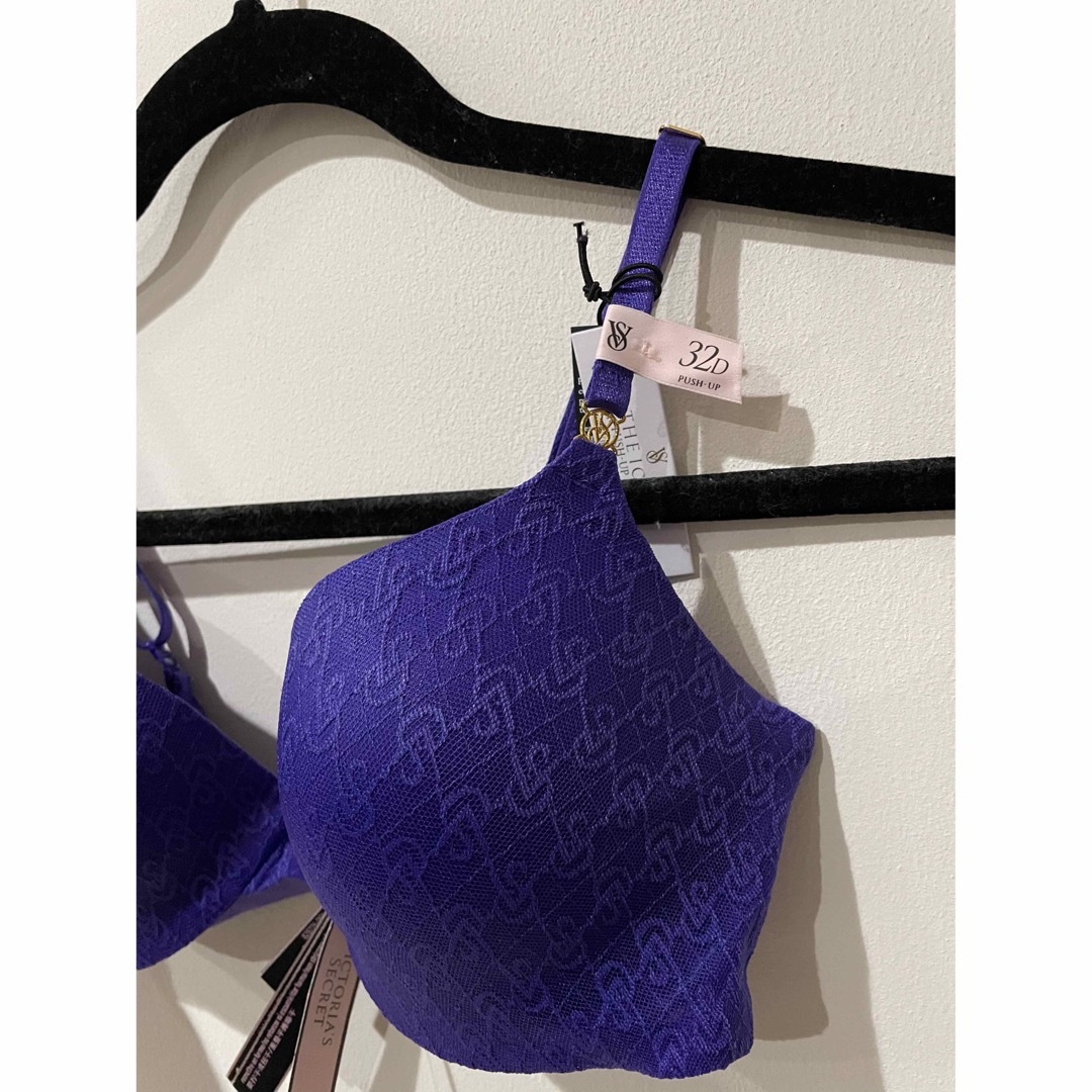 Victoria's Secret(ヴィクトリアズシークレット)のVictoria's Secret プッシュアップブラ32D(D70) レディースの下着/アンダーウェア(ブラ)の商品写真