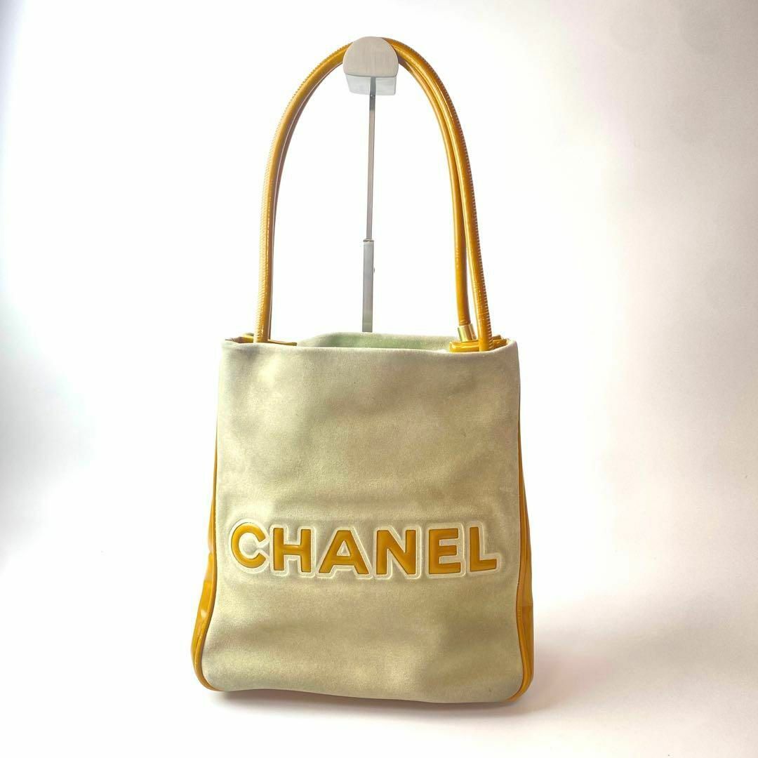 CHANEL(シャネル)のシャネル CHANEL カメリア スエード ハンドバッグ レディースのバッグ(ハンドバッグ)の商品写真
