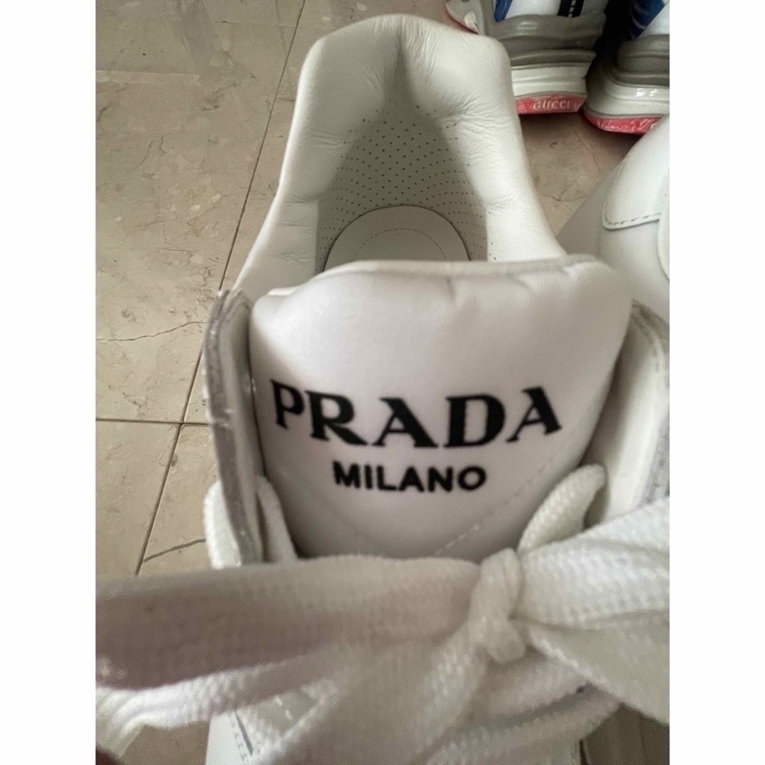 PRADA(プラダ)のプラダ　スニーカー　ホワイト メンズの靴/シューズ(スニーカー)の商品写真
