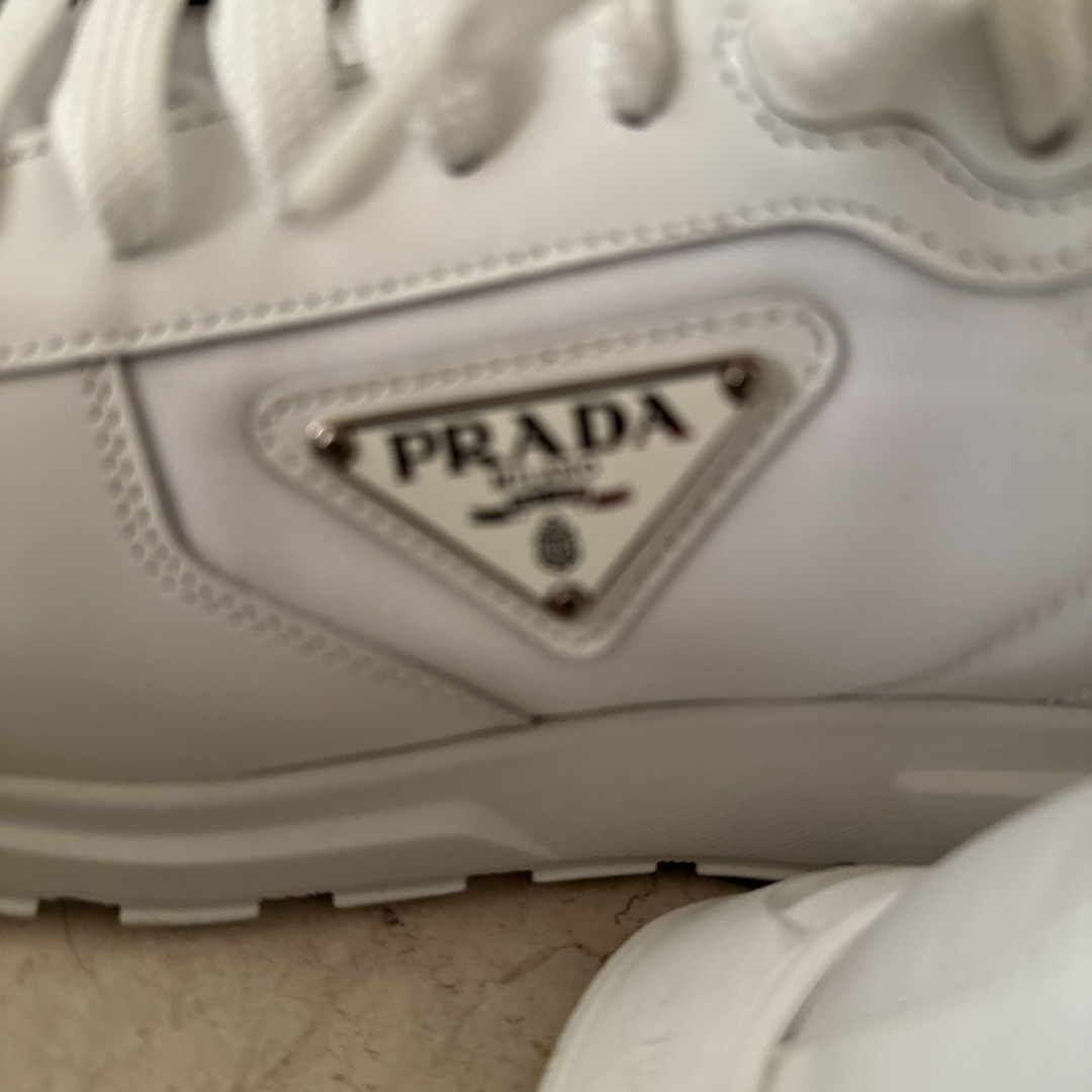 PRADA(プラダ)のプラダ　スニーカー　ホワイト メンズの靴/シューズ(スニーカー)の商品写真