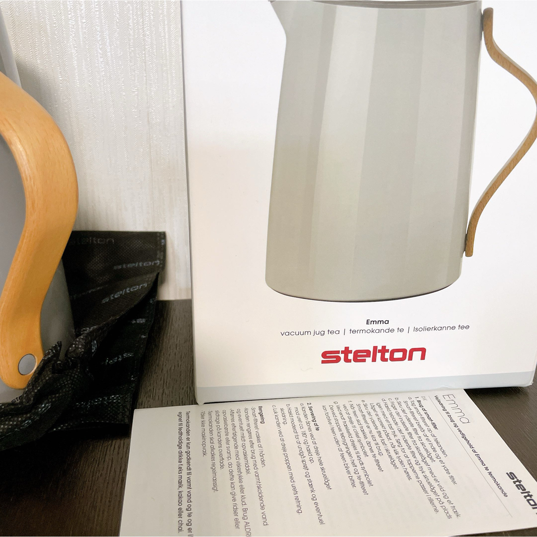 Stelton(ステルトン)のステルトン　エマ　バキューム　ジャグ　グレー　魔法瓶　おしゃれ　卓上 インテリア/住まい/日用品のキッチン/食器(テーブル用品)の商品写真