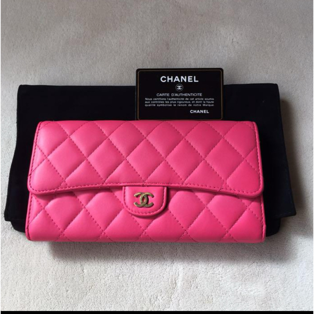 CHANEL(シャネル)のCHANEL ピンク　マトラッセ財布　美品 レディースのファッション小物(財布)の商品写真