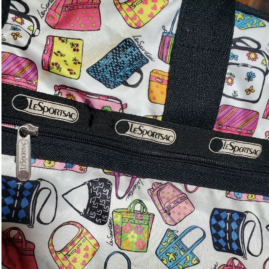 LeSportsac(レスポートサック)のLeSportsac2wey ボストンバッグ、鍵付き、白カバン柄 レディースのバッグ(ボストンバッグ)の商品写真