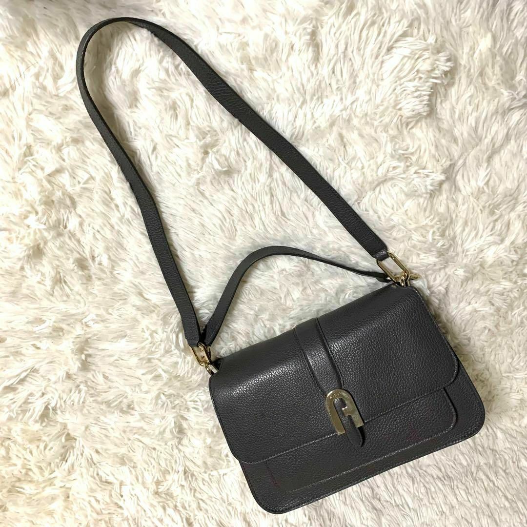 Furla(フルラ)の未使用級✨フルラ ソフィア 2way ショルダーバッグ レザー ロゴ 金具 レディースのバッグ(ショルダーバッグ)の商品写真