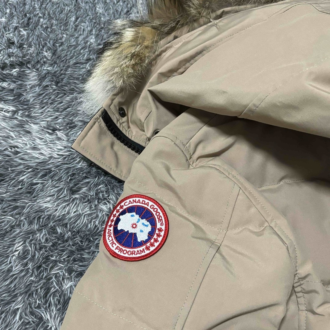 CANADA GOOSE(カナダグース)のカナダグースダウンジャケットMACKENZIEPARKA タン　ベージュ レディースのジャケット/アウター(ダウンジャケット)の商品写真