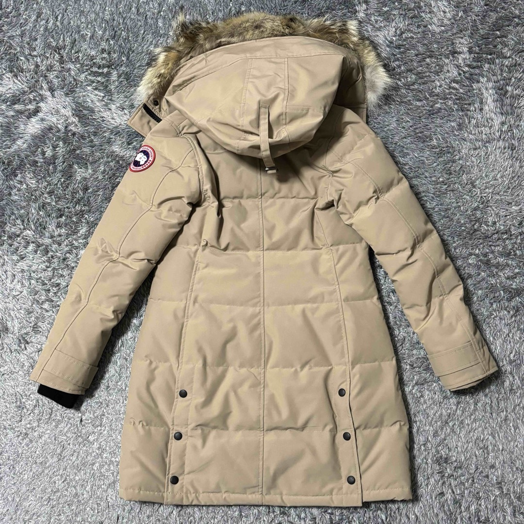 CANADA GOOSE(カナダグース)のカナダグースダウンジャケットMACKENZIEPARKA タン　ベージュ レディースのジャケット/アウター(ダウンジャケット)の商品写真