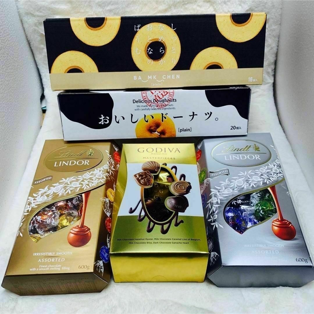 コストコ おとなばあむ ドーナツ GODIVA リンツリンドールチョコ アソート 食品/飲料/酒の食品(菓子/デザート)の商品写真