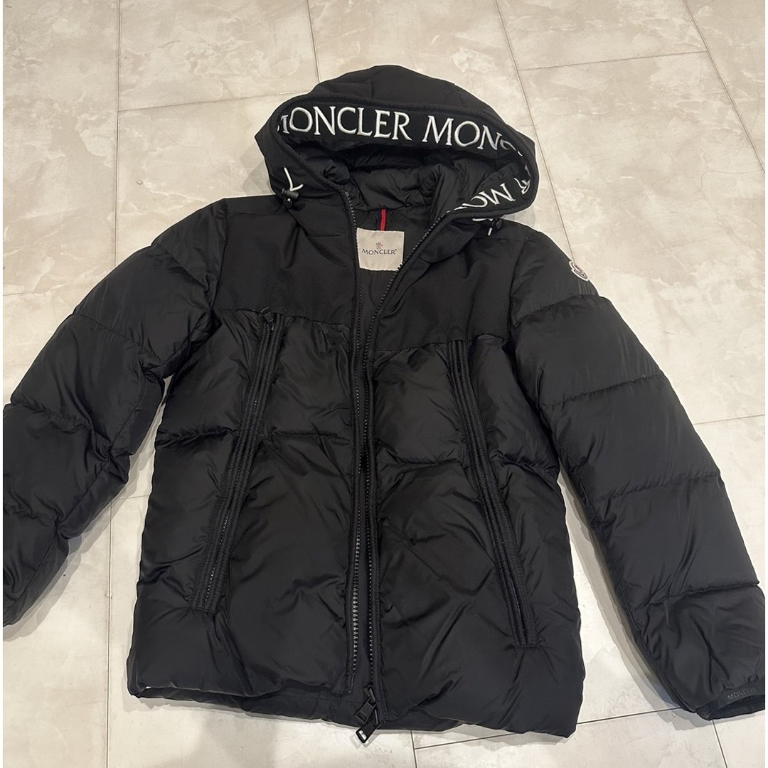 MONCLER(モンクレール)の極美品　モンクレール　モンクラーMONTCLAR 0国内正規品　ハンガー付き レディースのジャケット/アウター(ダウンジャケット)の商品写真