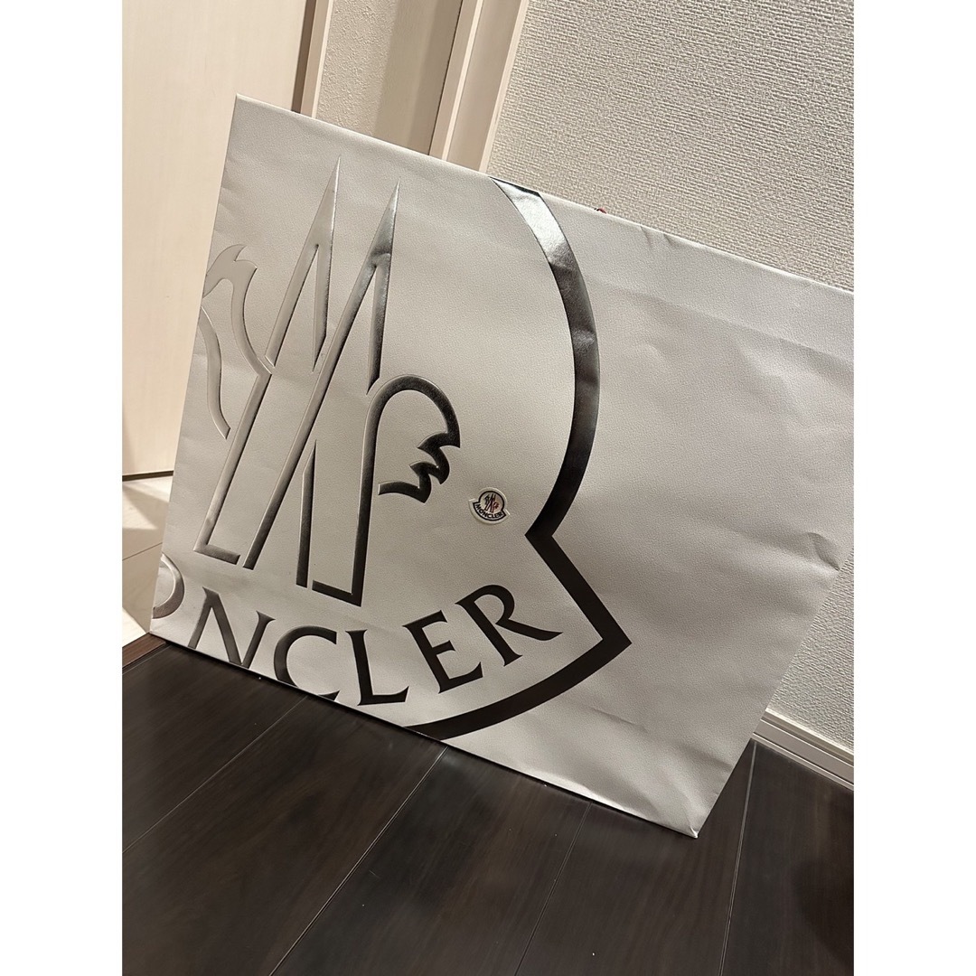 MONCLER(モンクレール)の極美品　モンクレール　モンクラーMONTCLAR 0国内正規品　ハンガー付き レディースのジャケット/アウター(ダウンジャケット)の商品写真