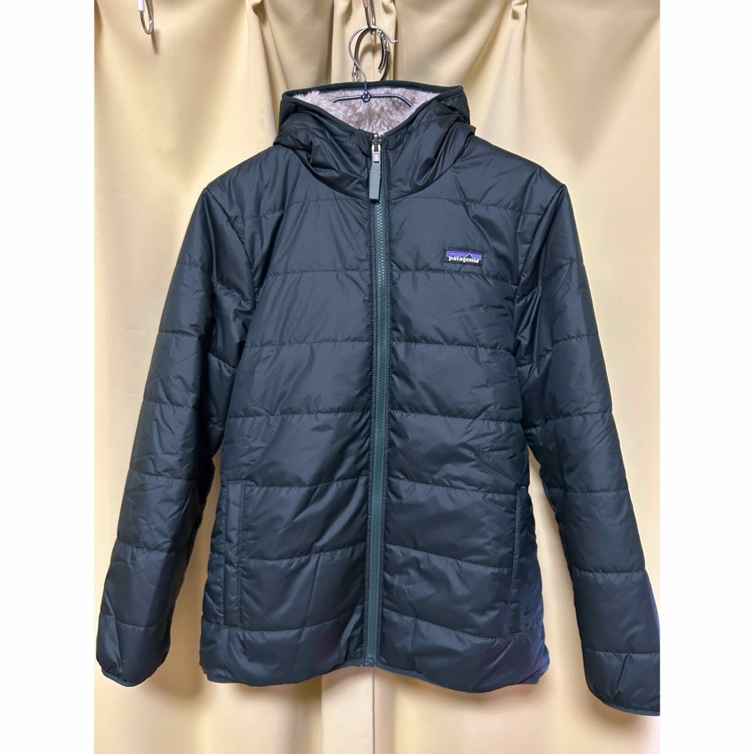 patagonia(パタゴニア)のPatagonia キッズ リバーシブル レディ フレディ フーディー XL キッズ/ベビー/マタニティのキッズ服男の子用(90cm~)(ジャケット/上着)の商品写真