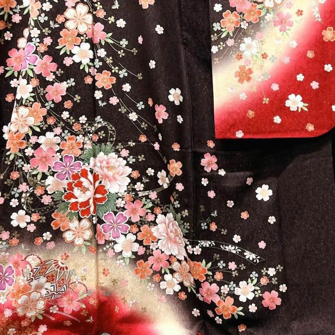 金駒刺繍 銀通し 貝桶に熨斗と花模様の振袖 着物 成人式 晴れの日 113w