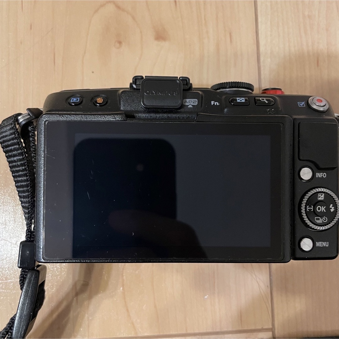 ミラーレス一眼 OLYMPUS PEN Lite E-PL6 ダブルズームキット ミラーレス一眼 OLYMPUS PEN Lite E-PL6 ダブルズームキット