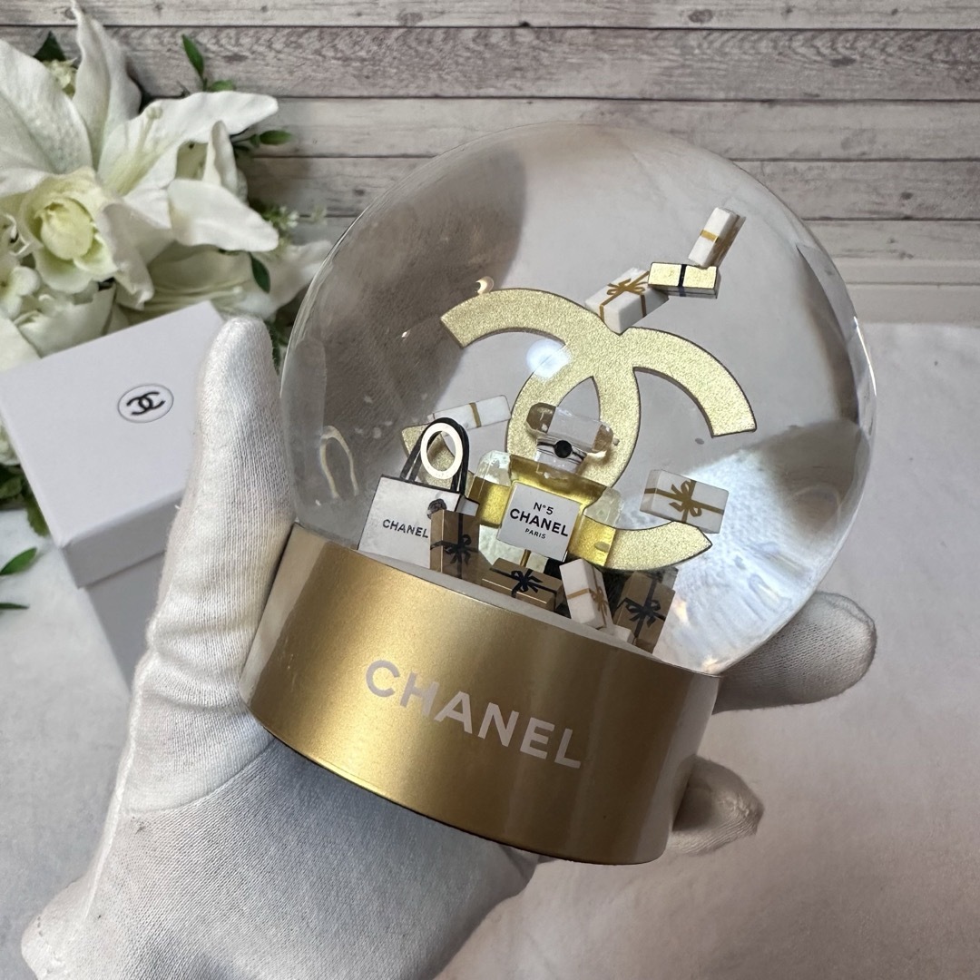 CHANEL(シャネル)の★シャネルスノードーム2023★CHANEL★置物 プレゼント 贈り物 ギフト★ インテリア/住まい/日用品のインテリア小物(置物)の商品写真