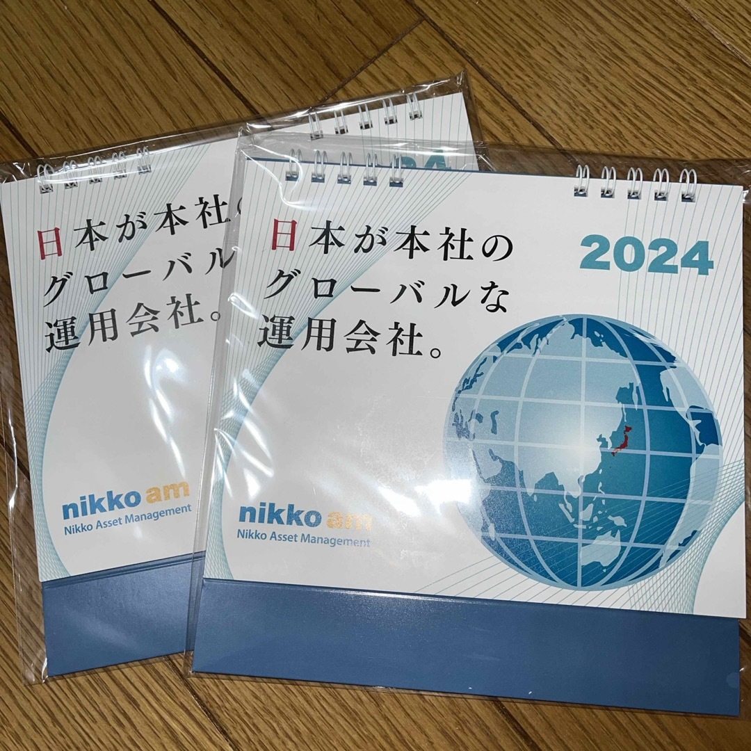 2つ　日興アセットマネジメント　卓上カレンダー インテリア/住まい/日用品の文房具(カレンダー/スケジュール)の商品写真