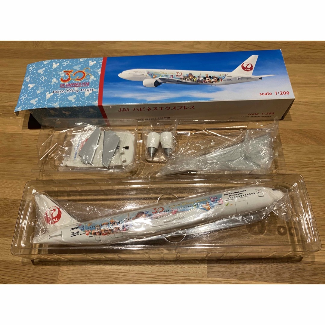 Disney(ディズニー)のJALハピネスエクスプレス　777-200 JA8985TDR30周年特別塗装機 エンタメ/ホビーのテーブルゲーム/ホビー(航空機)の商品写真