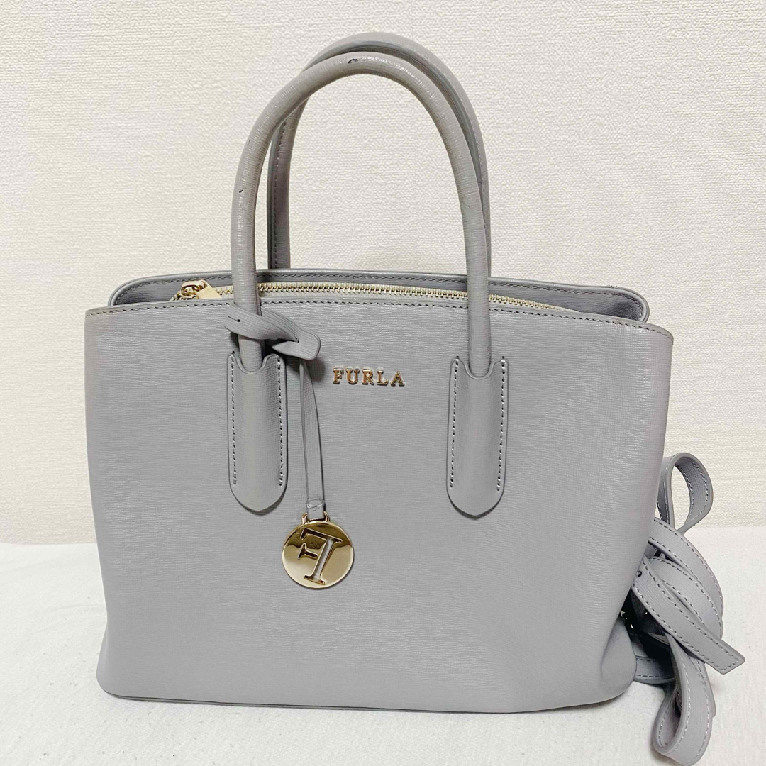 Furla(フルラ)のFURLA ハンドバッグ　グレー レディースのバッグ(ハンドバッグ)の商品写真