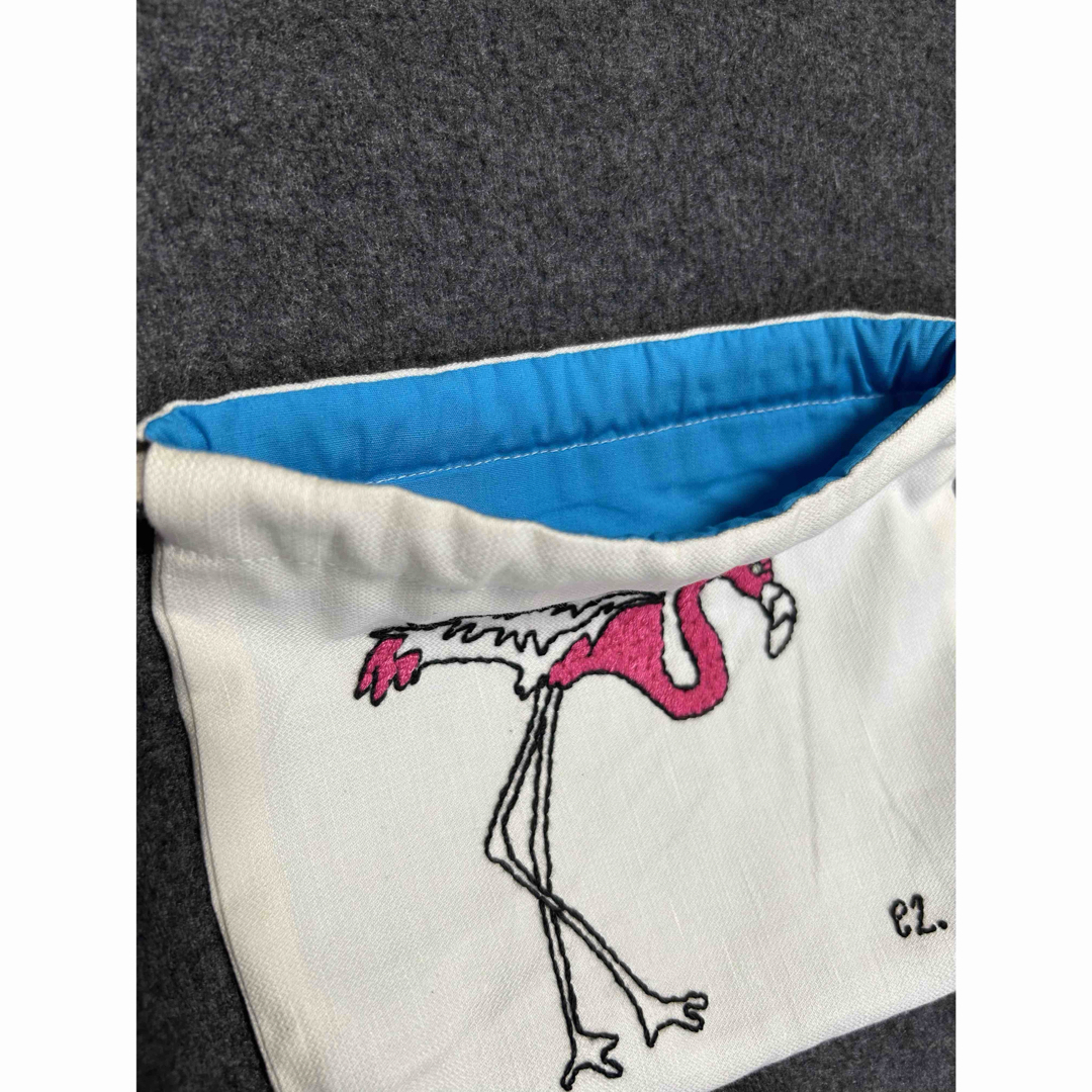 刺繍　巾着ポーチ　フラミンゴ ハンドメイドのファッション小物(ポーチ)の商品写真