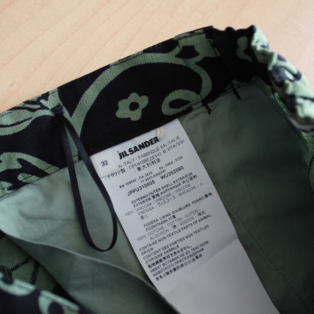 Jil Sander(ジルサンダー)のJIL SANDER+／ジルサンダープラス／22SS／ボタニカル柄ショートパンツ レディースのパンツ(ショートパンツ)の商品写真