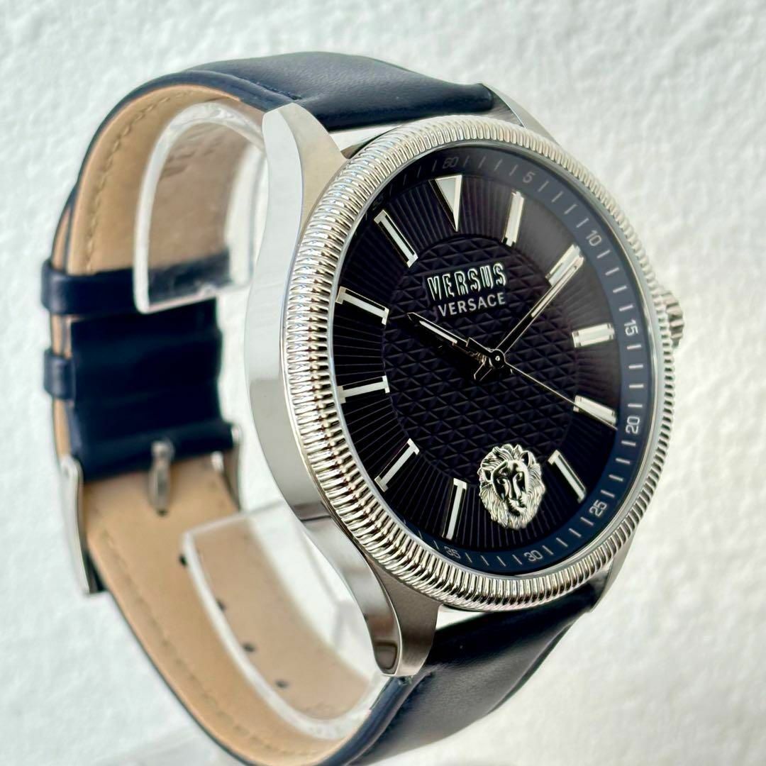 VERSUS(ヴェルサス)の新品ヴェルサス ヴェルサーチ メンズ腕時計ネイビー レザーベルト人気45mm メンズの時計(腕時計(アナログ))の商品写真