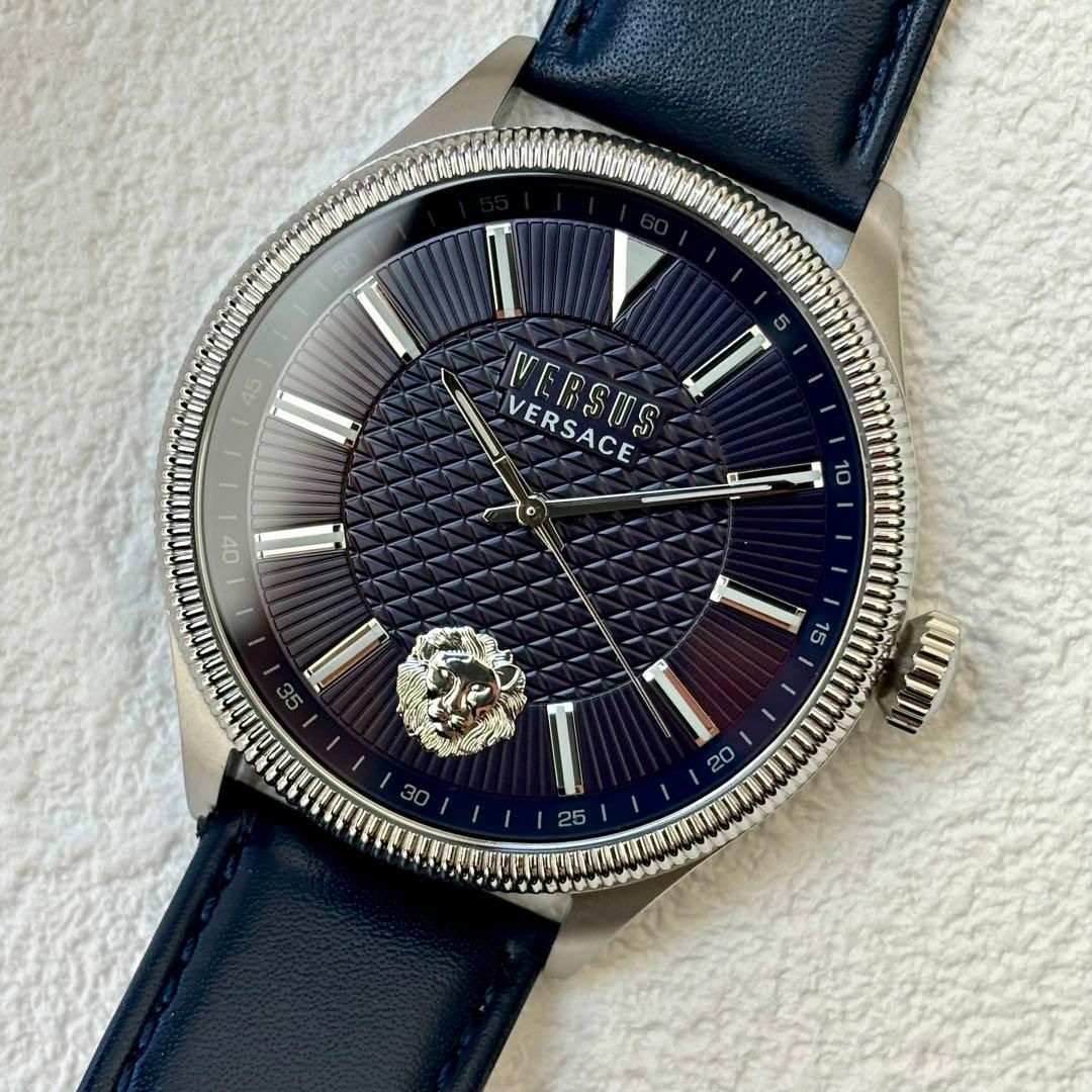 VERSUS(ヴェルサス)の新品ヴェルサス ヴェルサーチ メンズ腕時計ネイビー レザーベルト人気45mm メンズの時計(腕時計(アナログ))の商品写真