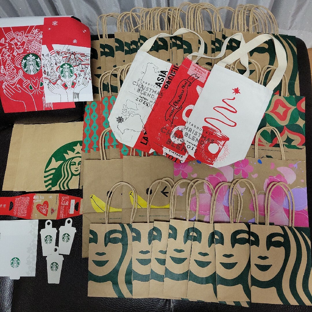 Starbucks Coffee(スターバックスコーヒー)の【入手困難】スターバックス　タンブラー布バック　紙袋　43枚　小物つき レディースのバッグ(エコバッグ)の商品写真