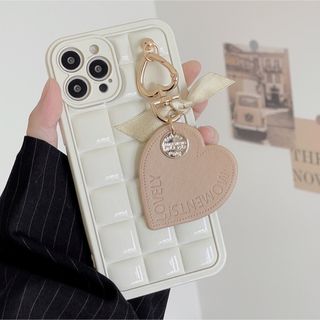 iPhone14ケース　韓国人気　ハート　スマホケース　かわいい ホワイト　白(iPhoneケース)