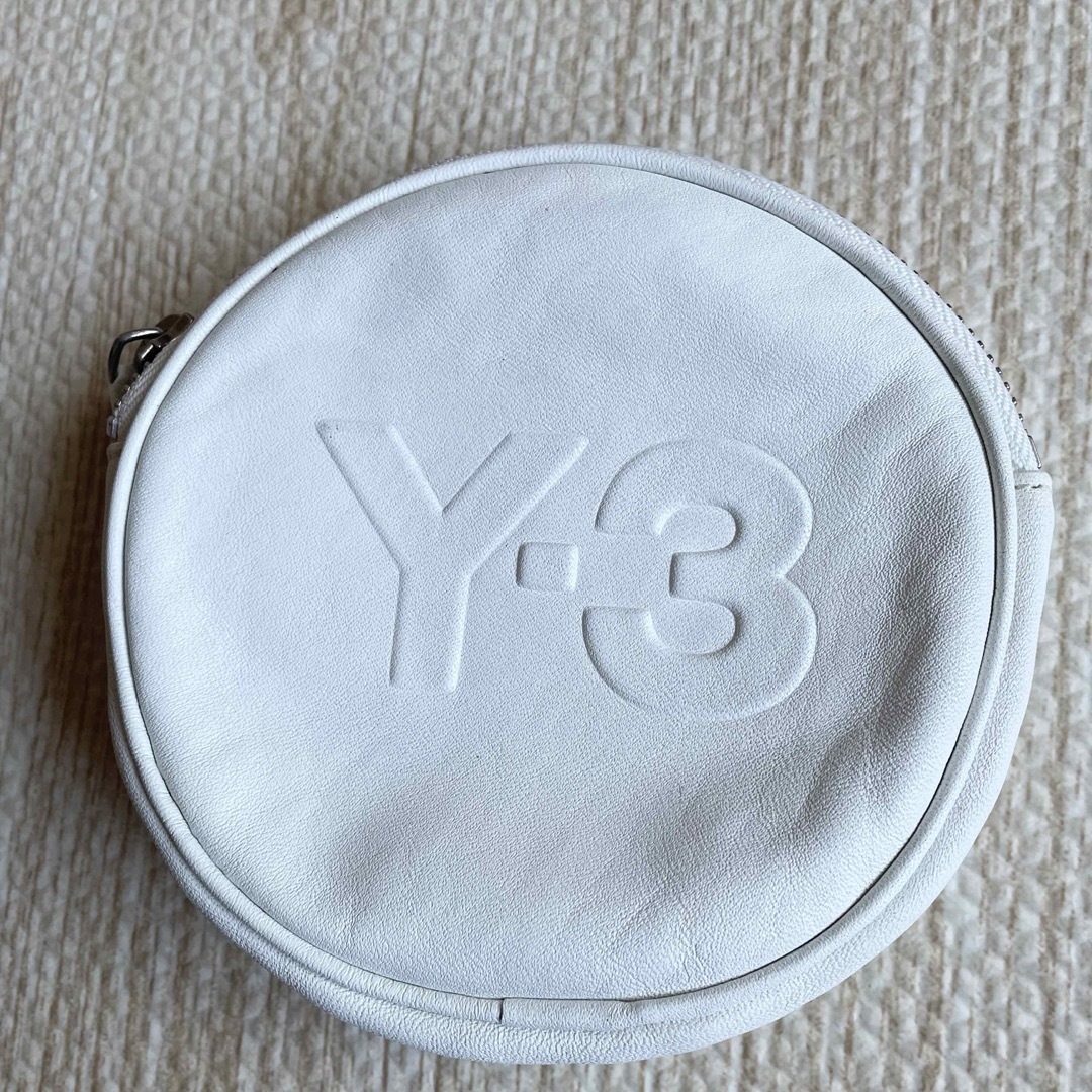 Y-3(ワイスリー)の箱付き Y-3 ヨウジヤマモト アディダス レザーコインケース ホワイト レディースのファッション小物(コインケース)の商品写真