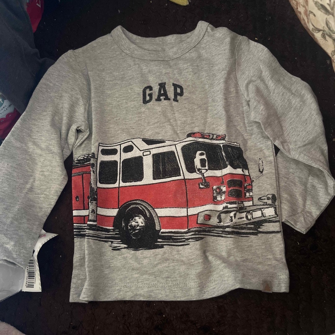 GAP Kids(ギャップキッズ)のベビー服95cm キッズ/ベビー/マタニティのキッズ服男の子用(90cm~)(Tシャツ/カットソー)の商品写真