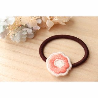 /刺繍/オレンジ花のヘアゴム（大人向け）(ヘアアクセサリー)