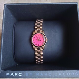 マークバイマークジェイコブス(MARC BY MARC JACOBS)のマークジェイコブス　腕時計　レディース　文字盤ピンク　ベルト　ゴールド　美品(腕時計)