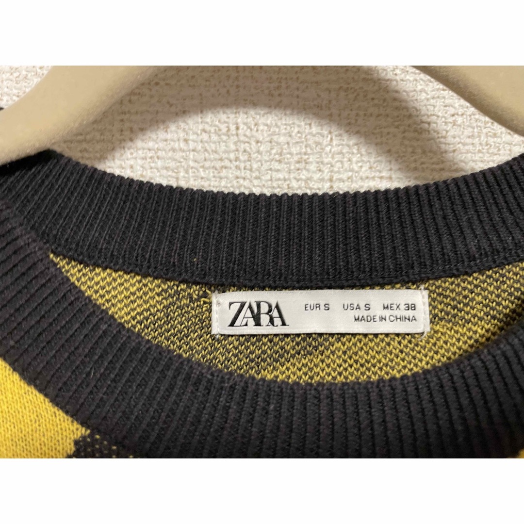 ZARA(ザラ)のZARA マーブル柄　セーター　ブラック×イエロー　ニット レディースのトップス(ニット/セーター)の商品写真