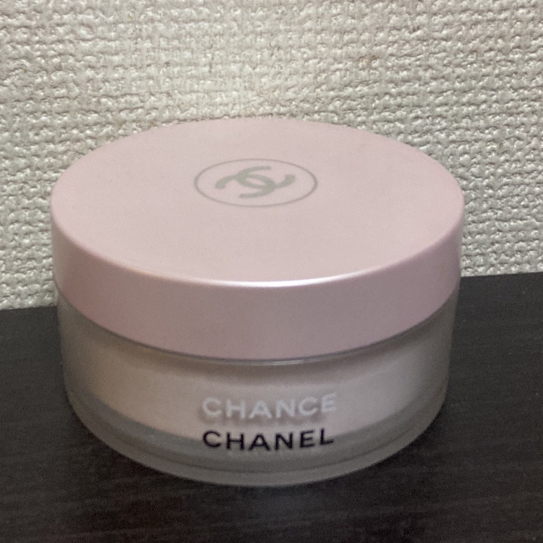 CHANEL(シャネル)のCHANEL チャンス　オータンドゥル　 シマリング　フレグランス　パウダー コスメ/美容のボディケア(ボディパウダー)の商品写真